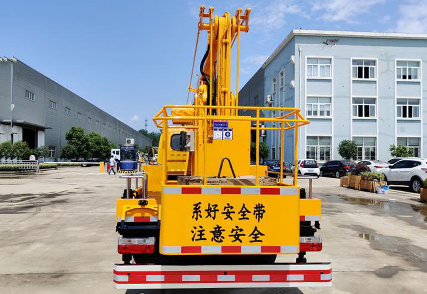 國(guó)六東風(fēng)凱普特雙排座高空作業(yè)車(chē)