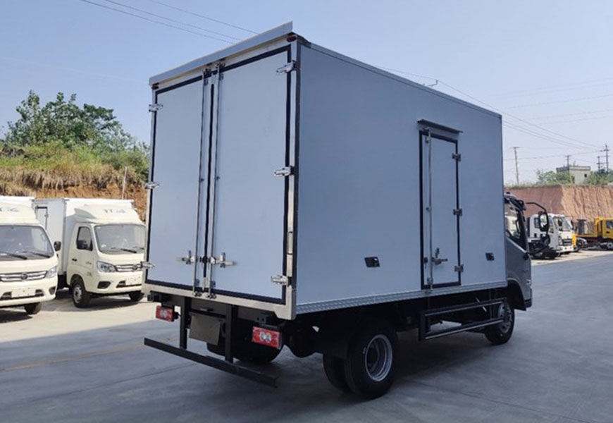 福田時(shí)代領(lǐng)航6冷藏車(chē)