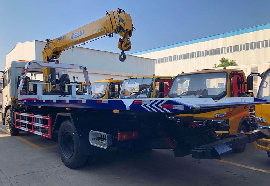 東風(fēng)天錦平板帶吊清障車