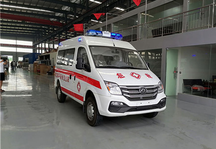 國(guó)六大通V80短軸中頂救護(hù)車(chē)