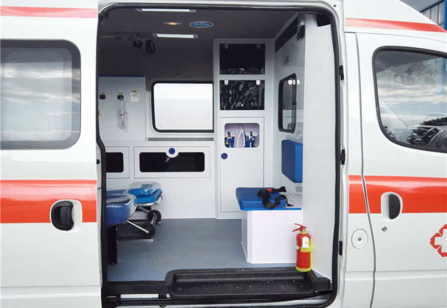 國(guó)六大通V80長(zhǎng)軸中頂轉(zhuǎn)運(yùn)型救護(hù)車(chē)