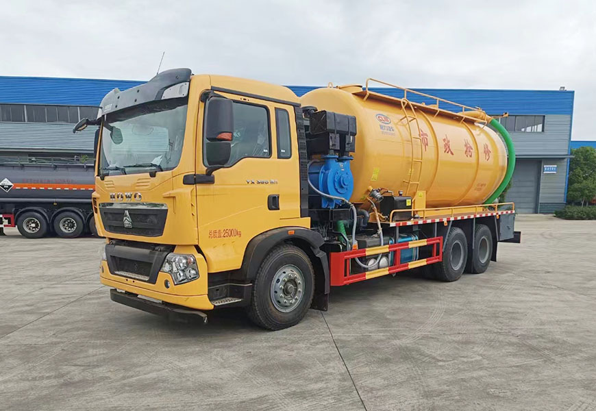 國(guó)六重汽豪沃后八輪清洗吸污車(chē)圖片