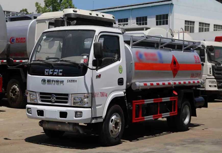 CLW5071GJYD5型加油車(chē)